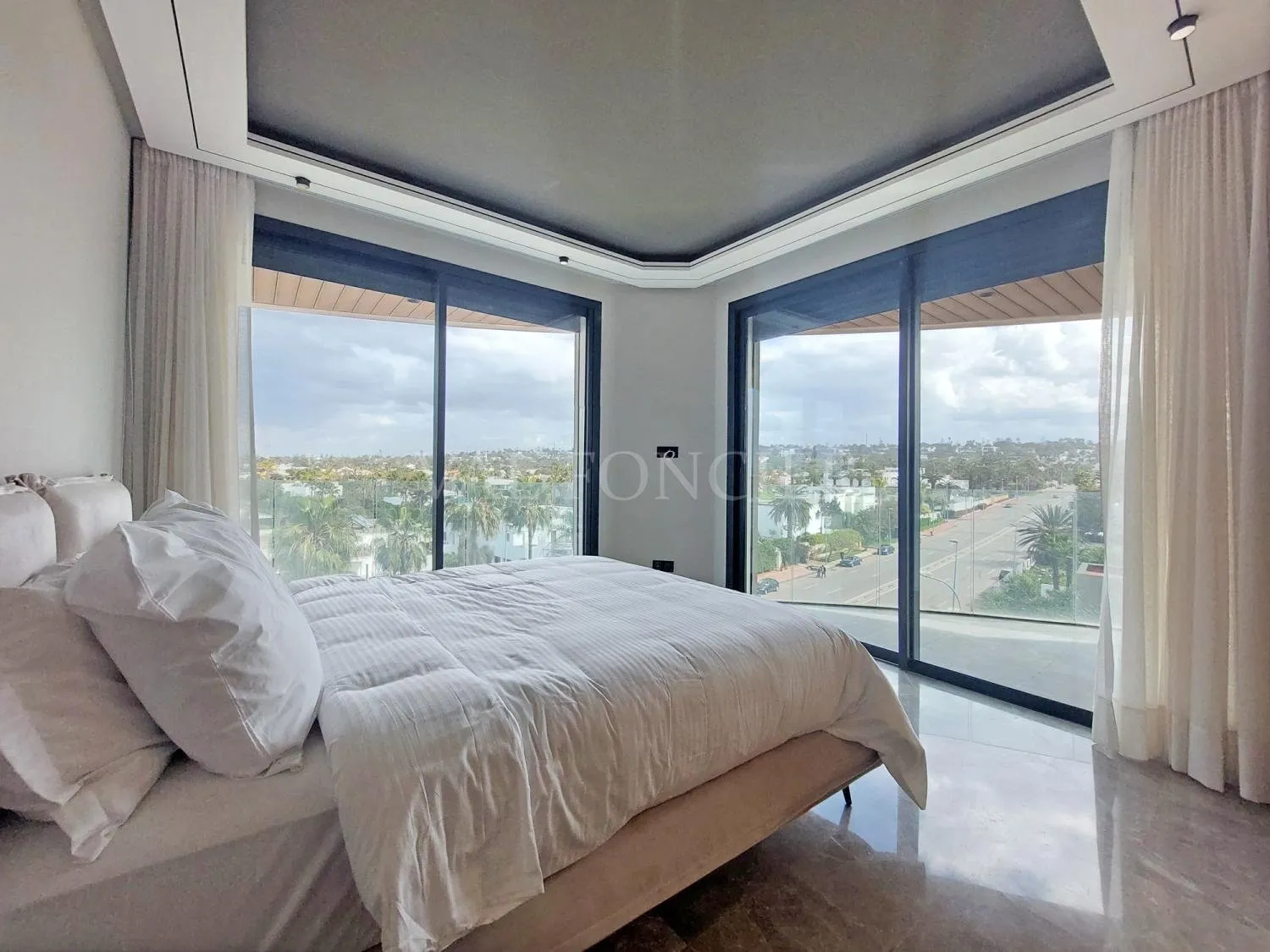 Location luxueux appartement meublé moderne 2chambres avec terrasse et vue mer, Anfa - الدار البيضاء (4)