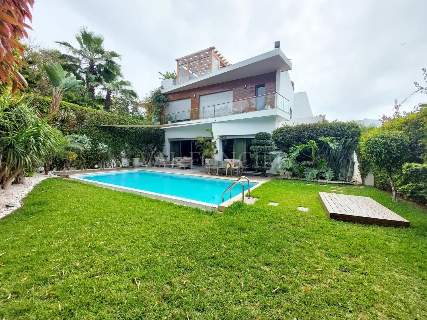 Location splendide villa meublée moderne avec rooftop et vue mer Ain Diab, Casablanca - الدار البيضاء