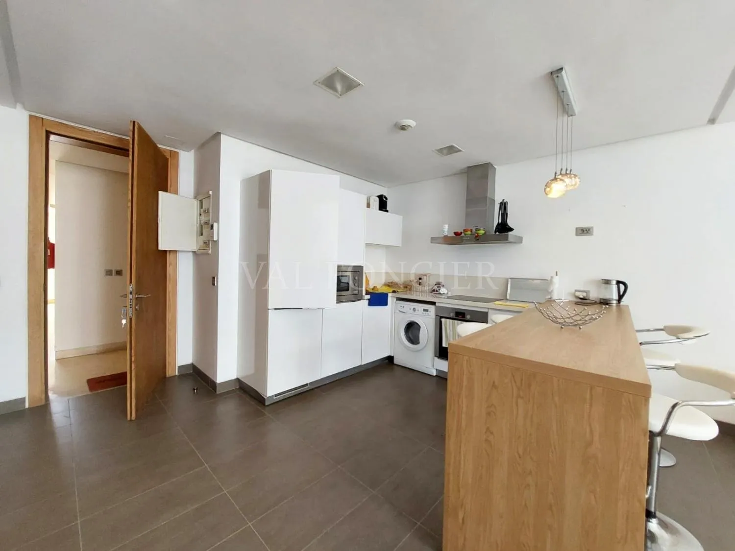 Location studio meublé spacieux  avec accès direct à la plage Ain Diab, Casablanca - الدار البيضاء (4)