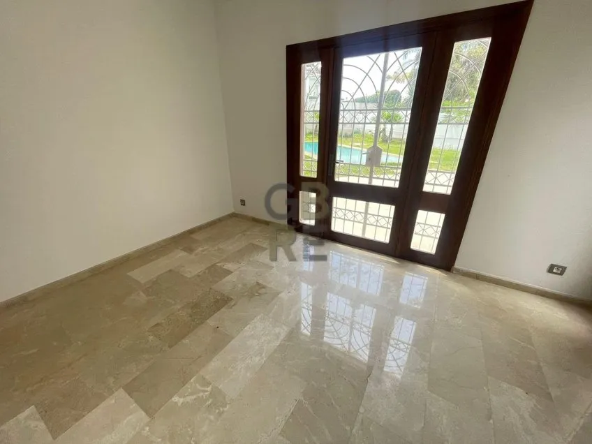 Belle villa à louer haut standing rénovée à Souissi très ensoleillée - الرباط (3)