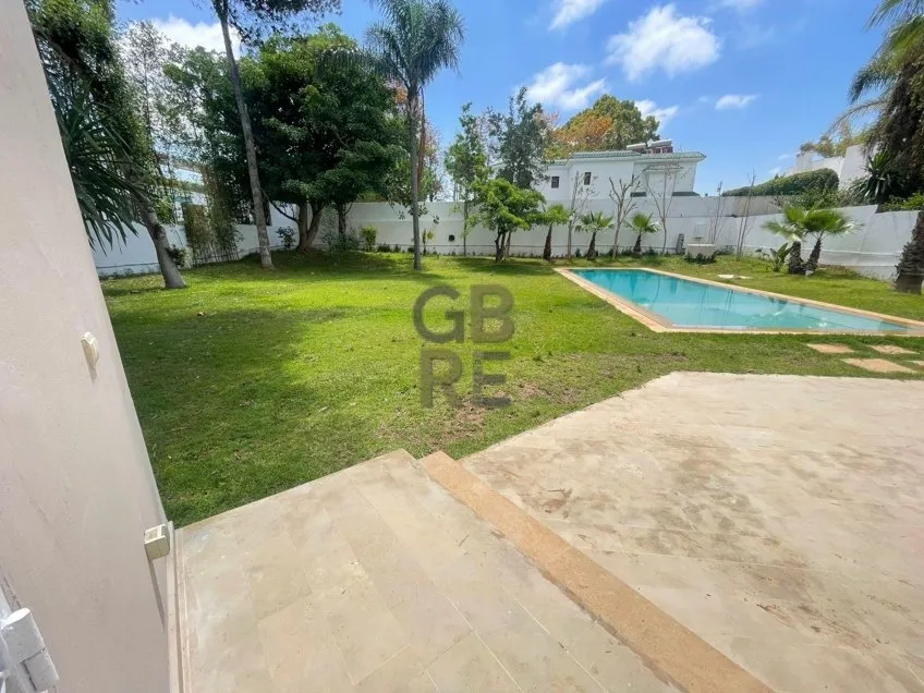 Belle villa à louer haut standing rénovée à Souissi très ensoleillée - الرباط (2)