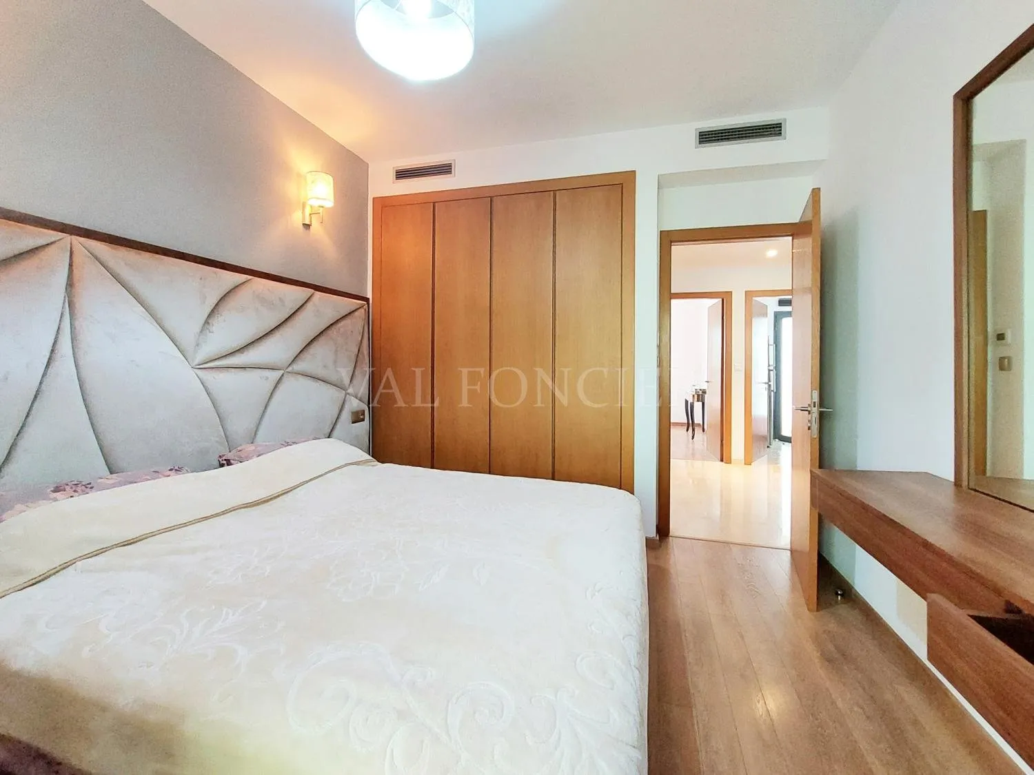 Location joli appartement 2chambres meublé résidence sécurisée Casa Finance City - الدار البيضاء (4)