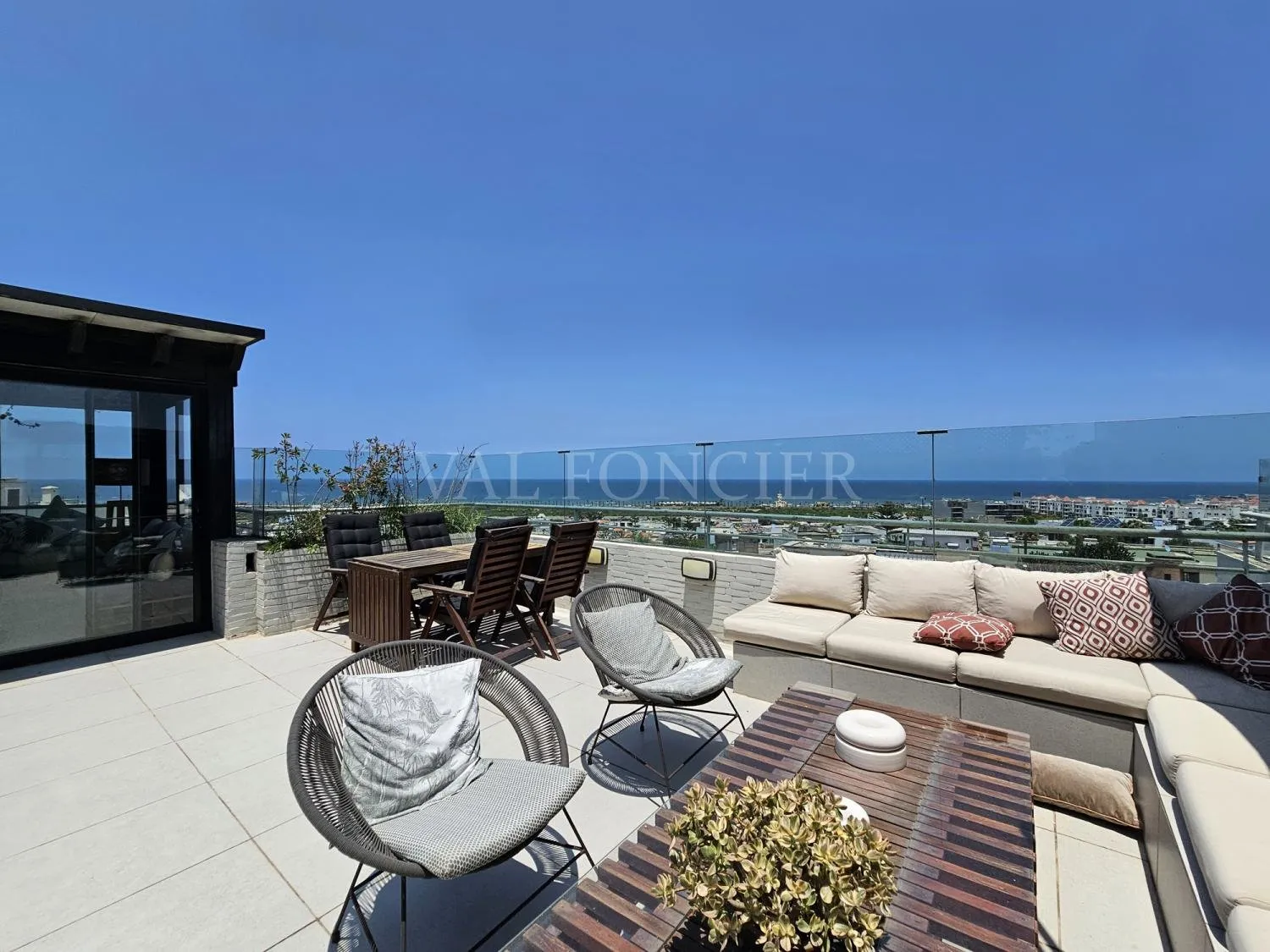 Location exceptionnel appartement 3chambres avec Rooftop et vue sur mer à Ain Diab - الدار البيضاء
