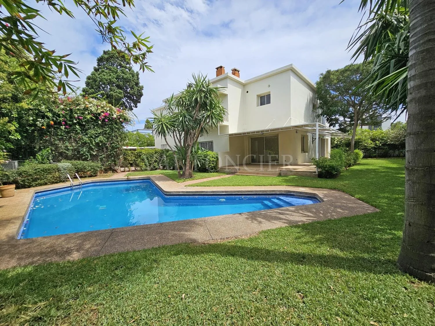 Location très belle villa 1288m2 avec piscine Chantilly, Casablanca - الدار البيضاء