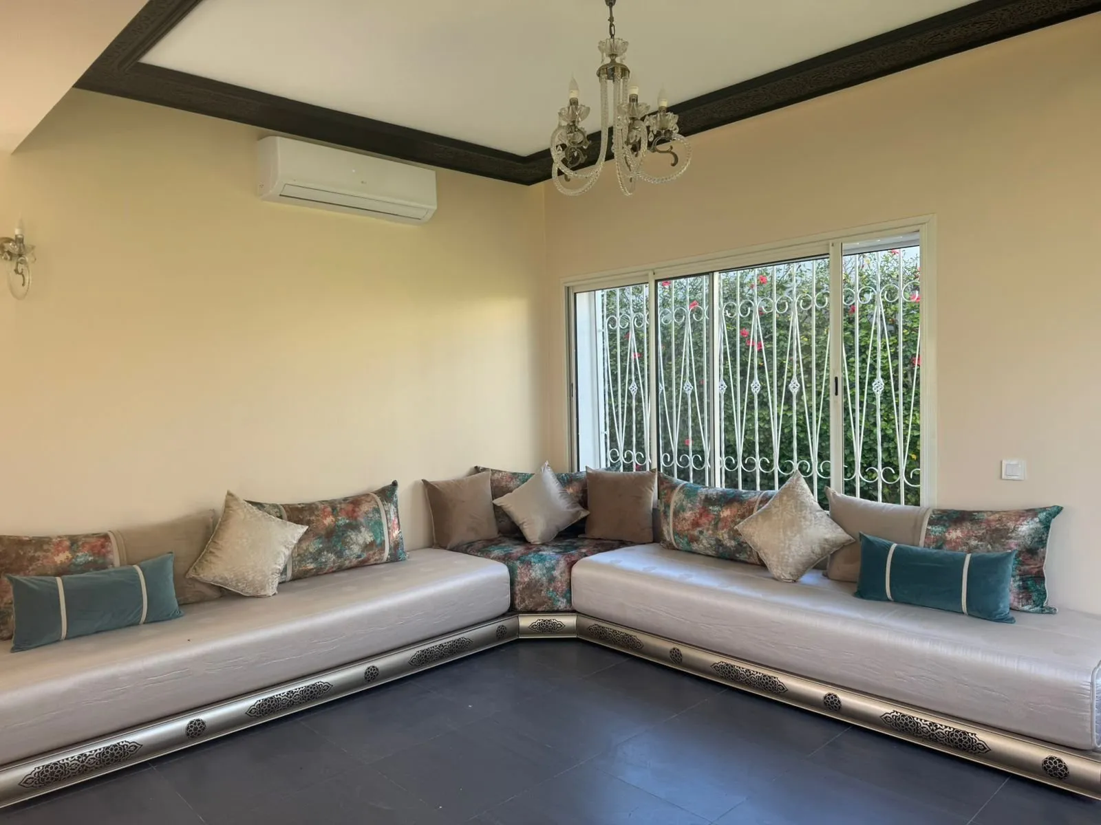 VILLA DISPONIBLE - الدار البيضاء (2)