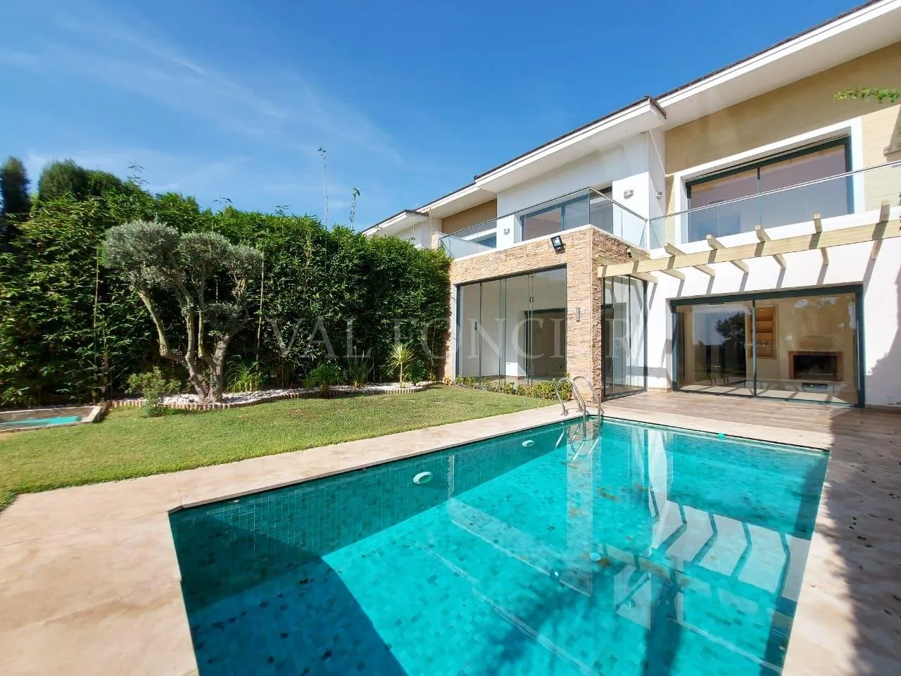 Location d'une belle villa 4chambres avec piscine Front de Golf, Bouskoura - الدار البيضاء