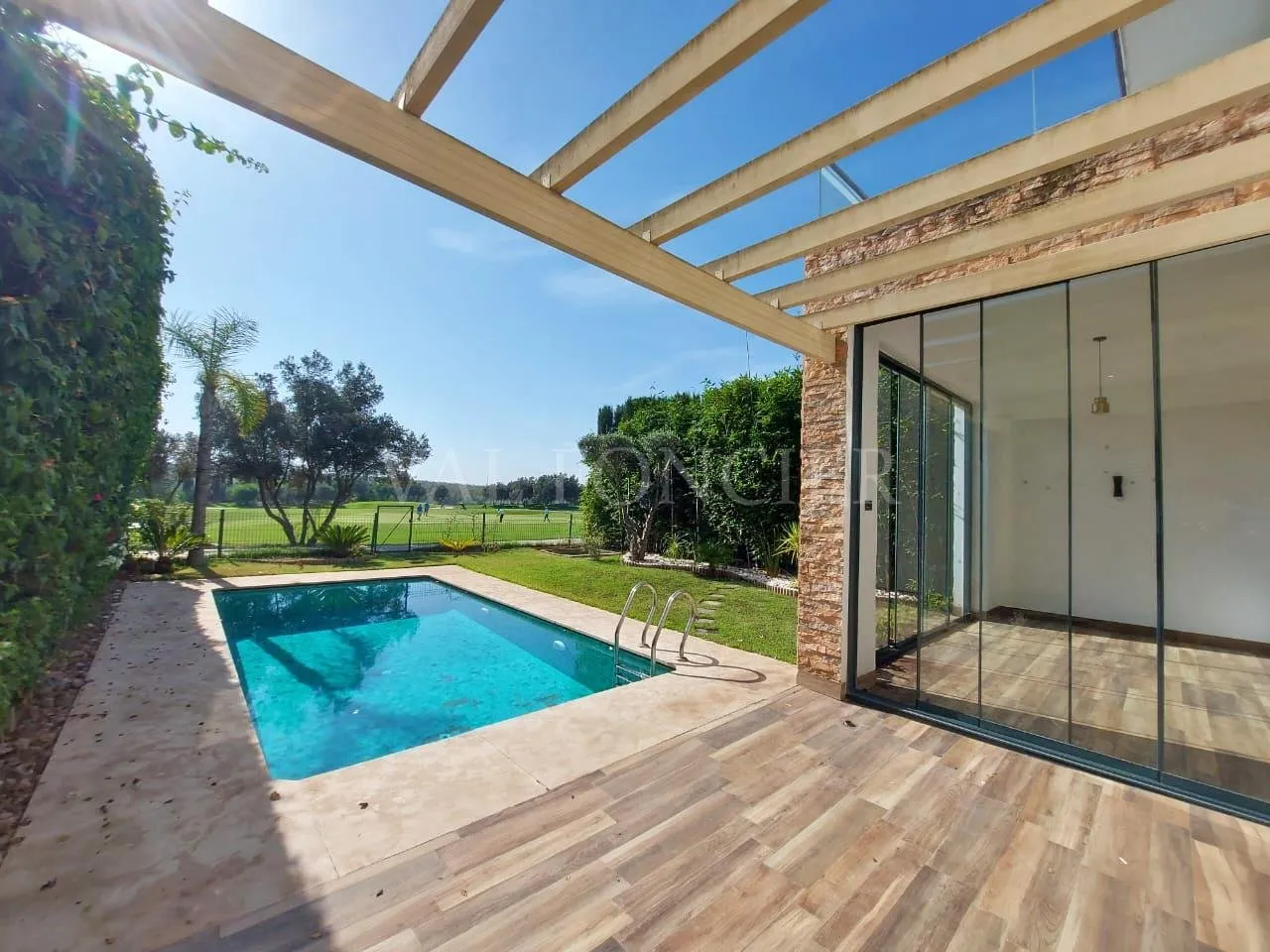 Location d'une belle villa 4chambres avec piscine Front de Golf, Bouskoura - الدار البيضاء (3)