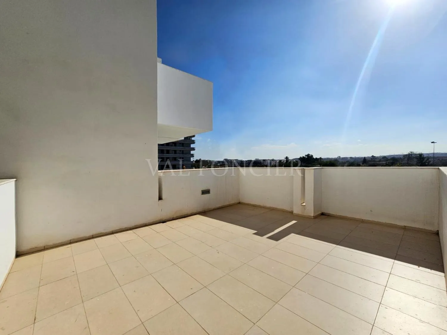 Location superbe appartement 3chambres sans vis à vis CFC, Casablanca - الدار البيضاء (4)
