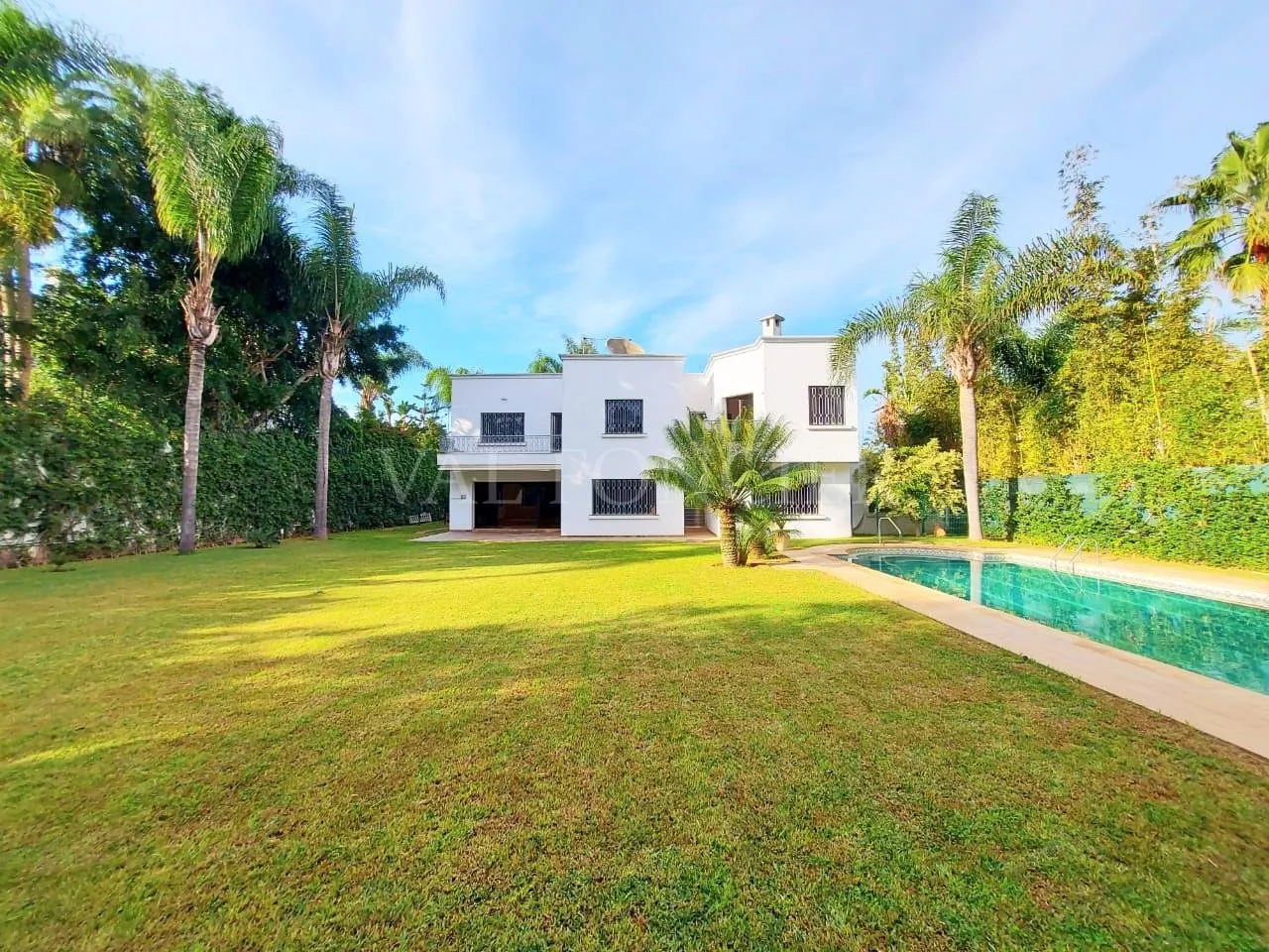Villa à louer à Californie Casablanca : 1076m2 4chambres avec piscine - الدار البيضاء (2)