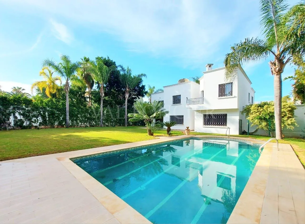 Villa à louer à Californie Casablanca : 1076m2 4chambres avec piscine - الدار البيضاء