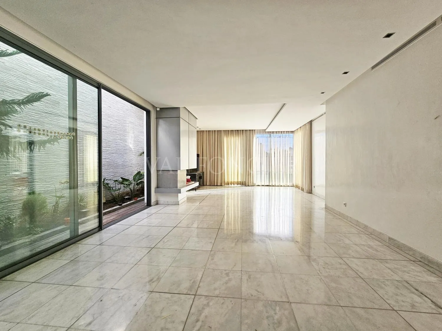 Location Somptueux appartement 3chambres avec terrasse dernier étage, Racine - الدار البيضاء (2)