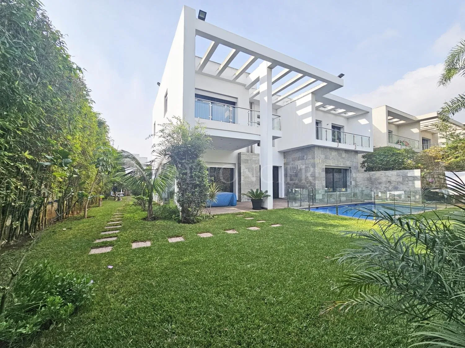 Location sublime villa moderne 640m2 4chambres avec piscine, Bouskoura - الدار البيضاء