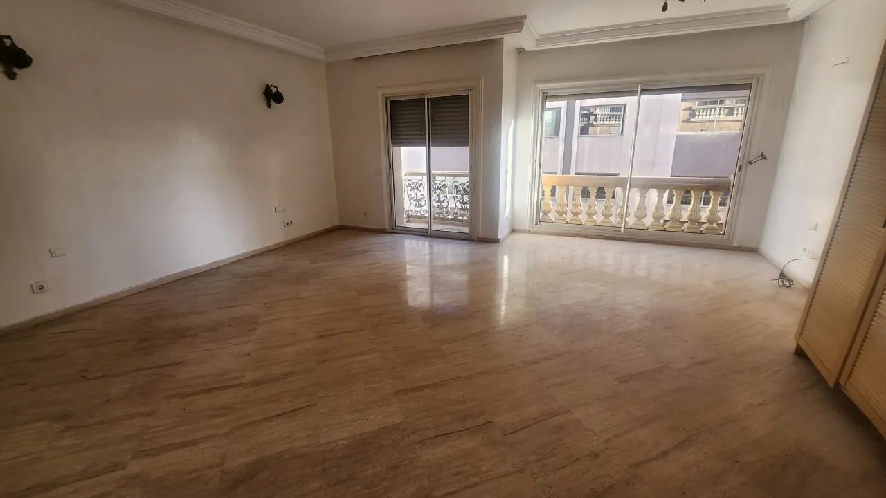 TRIANGLE D’OR – Duplex  vide en location - الدار البيضاء