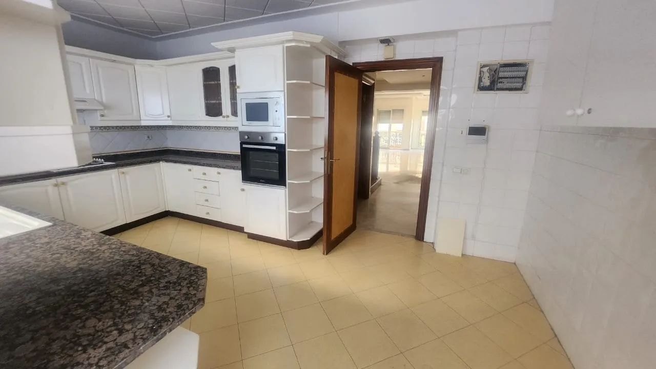 TRIANGLE D’OR – Duplex  vide en location - الدار البيضاء (4)