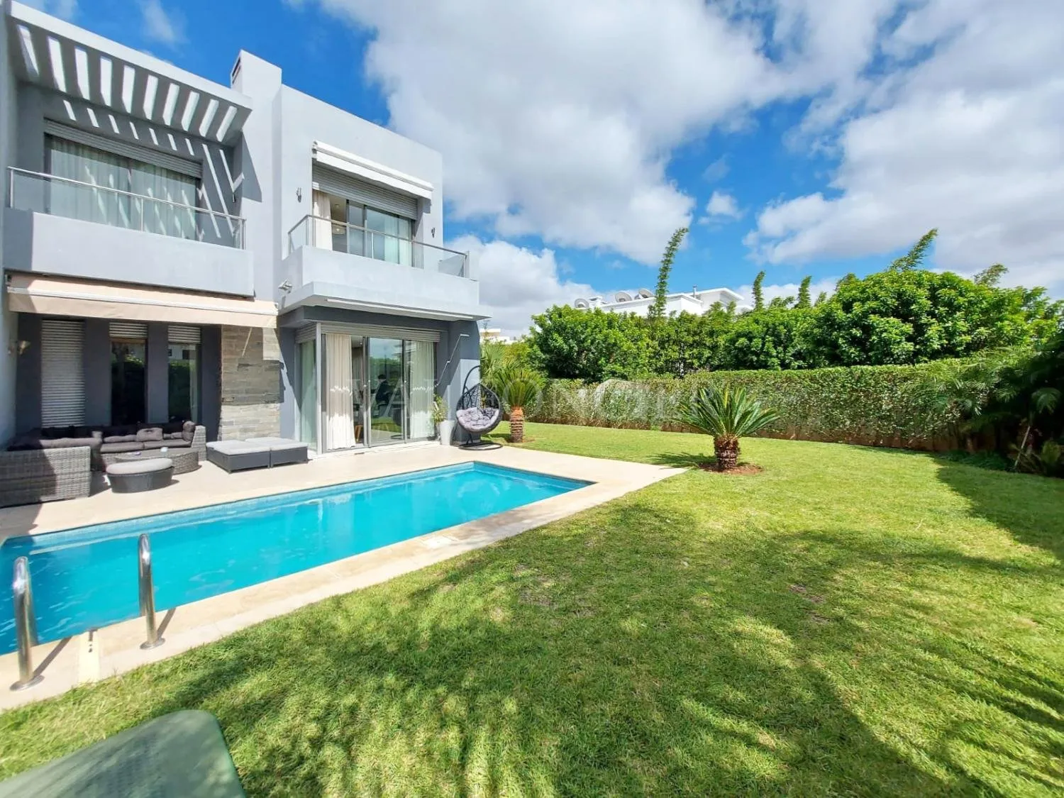 Location Magnifique Villa meublée 517m2 avec piscine à Bouskoura Ville verte - الدار البيضاء (3)