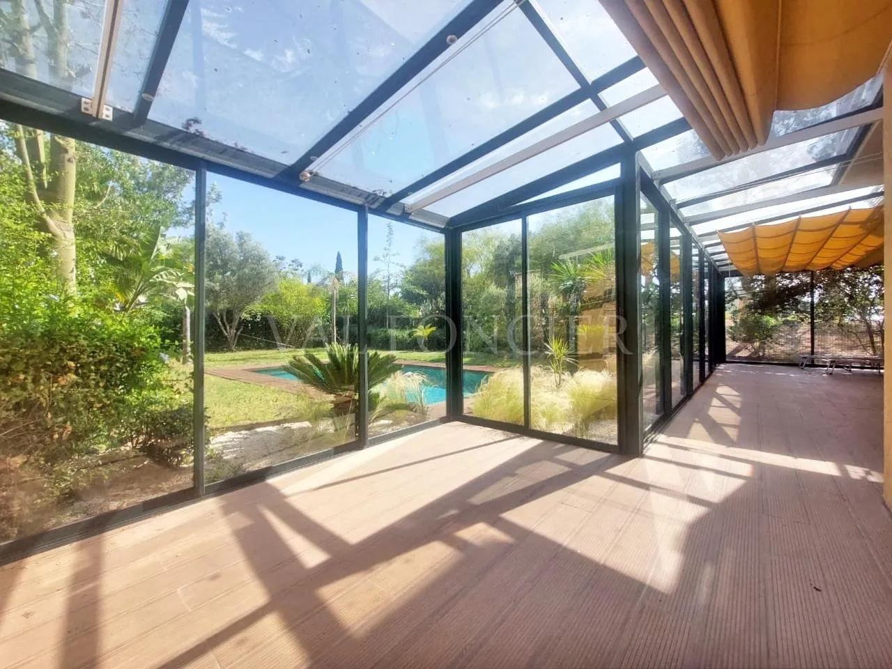 Location Rez-de-jardin avec piscine à la Palmeraie Bouskoura - الدار البيضاء (2)