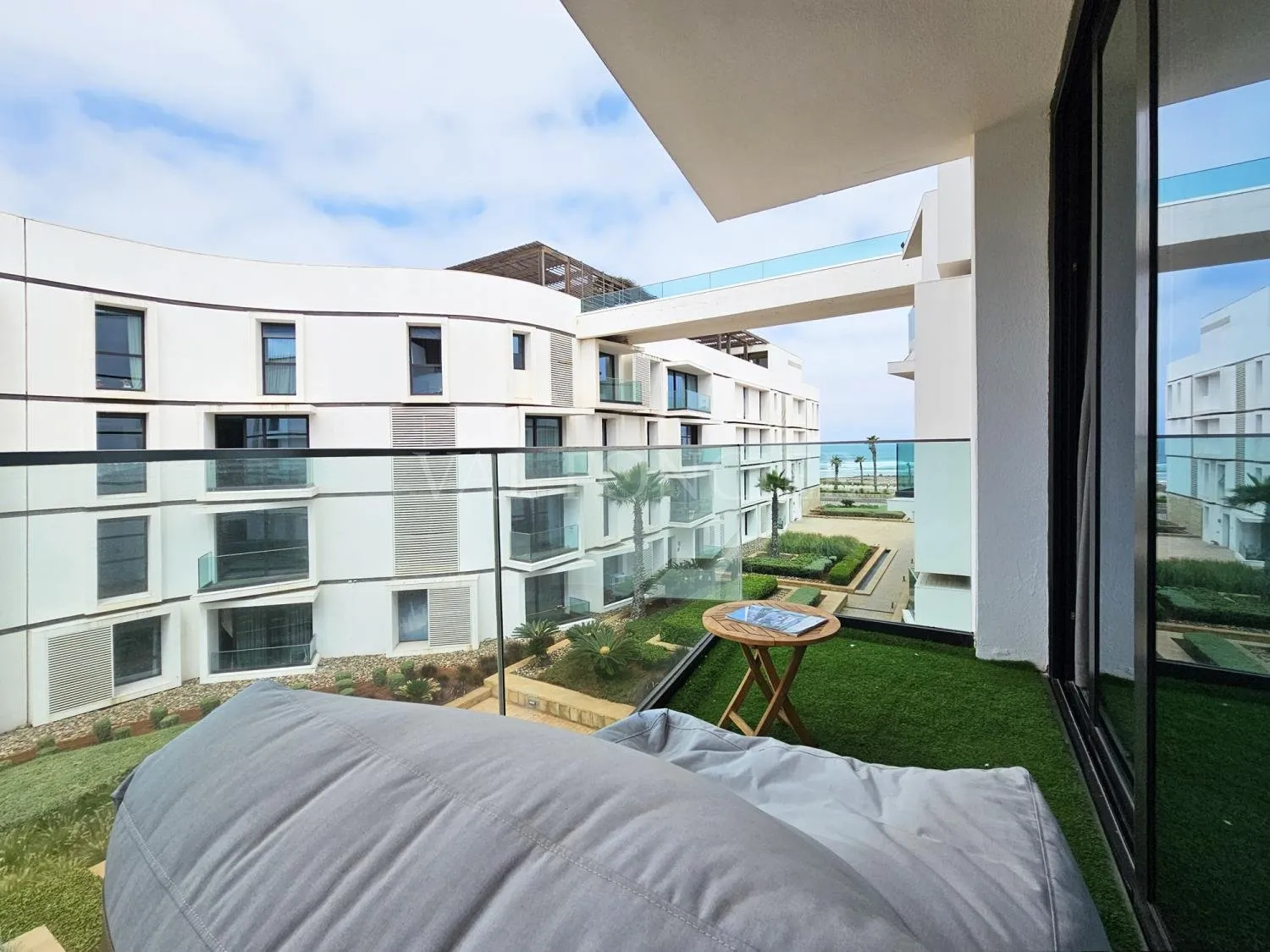 Location appartement exceptionnel 210m2 meublé moderne avec terrasse à Anfa Place - الدار البيضاء (2)