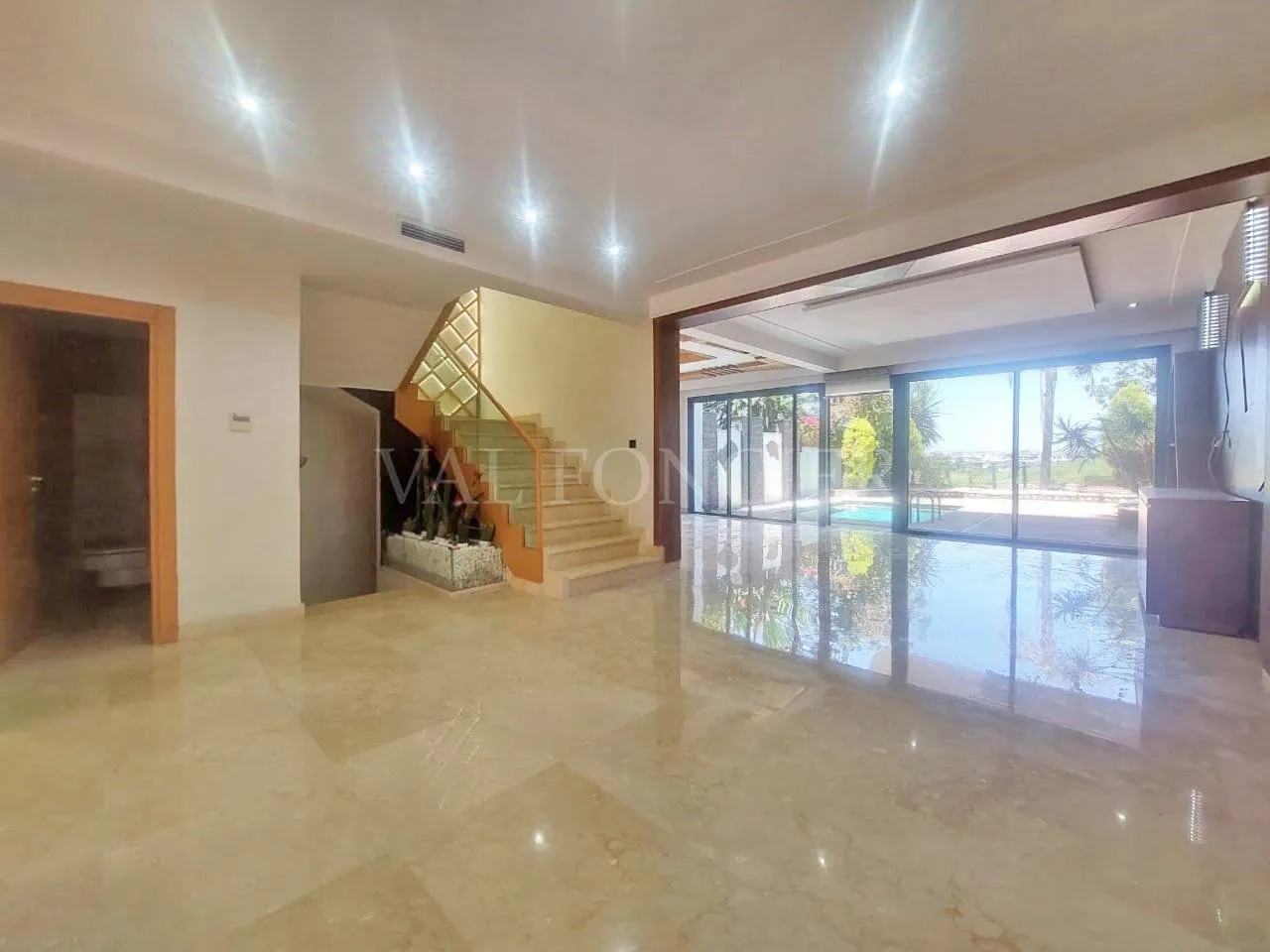 Location villa Front de Golf 4chambres avec piscine à Bouskoura Ville verte - الدار البيضاء (3)