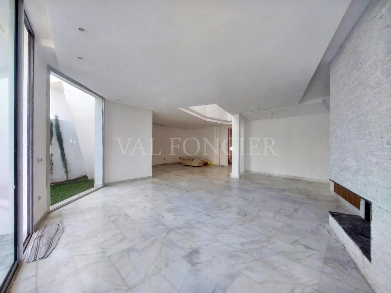 Location villa moderne 3chambres avec piscine à la ville verte de Bouskoura - الدار البيضاء (4)