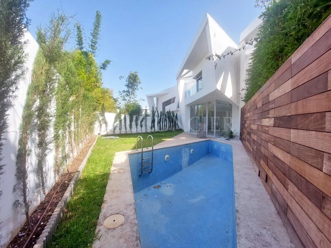 Location villa moderne 3chambres avec piscine à la ville verte de Bouskoura - الدار البيضاء