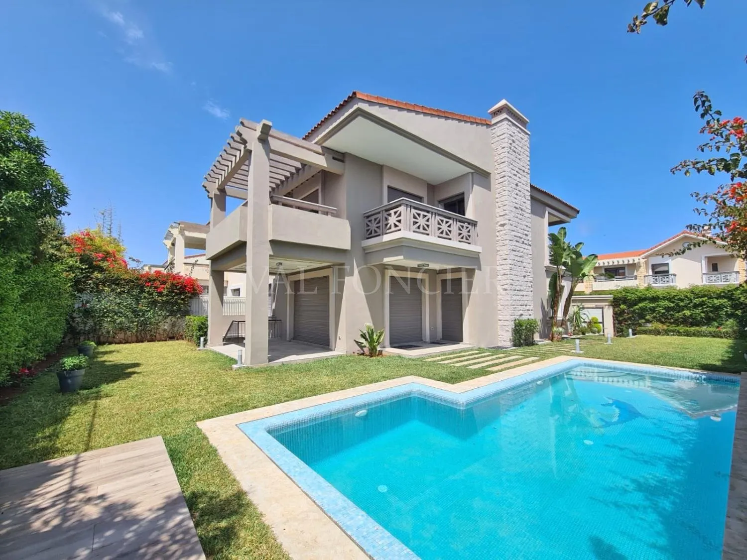 Location villa refaite à neuf 600m2 avec piscine à Dar Bouazza - الدار البيضاء