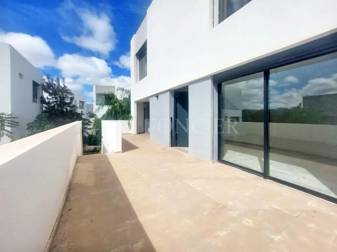 Location duplex neuf avec terrasse 3chambres à la Ville verte de Bouskoura - الدار البيضاء (2)