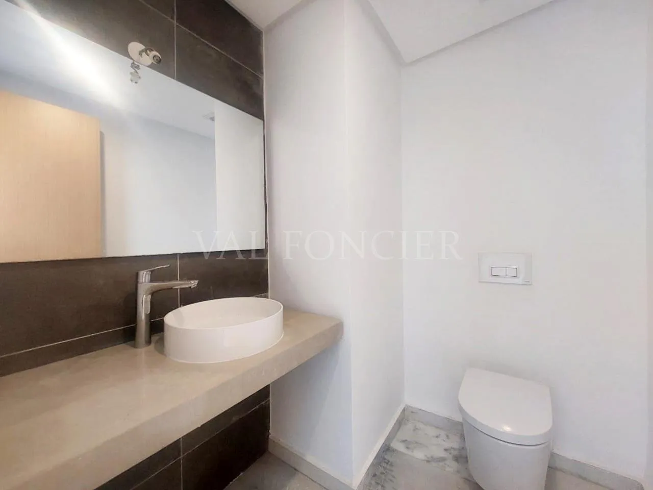 Location duplex neuf avec terrasse 3chambres à la Ville verte de Bouskoura - الدار البيضاء (4)