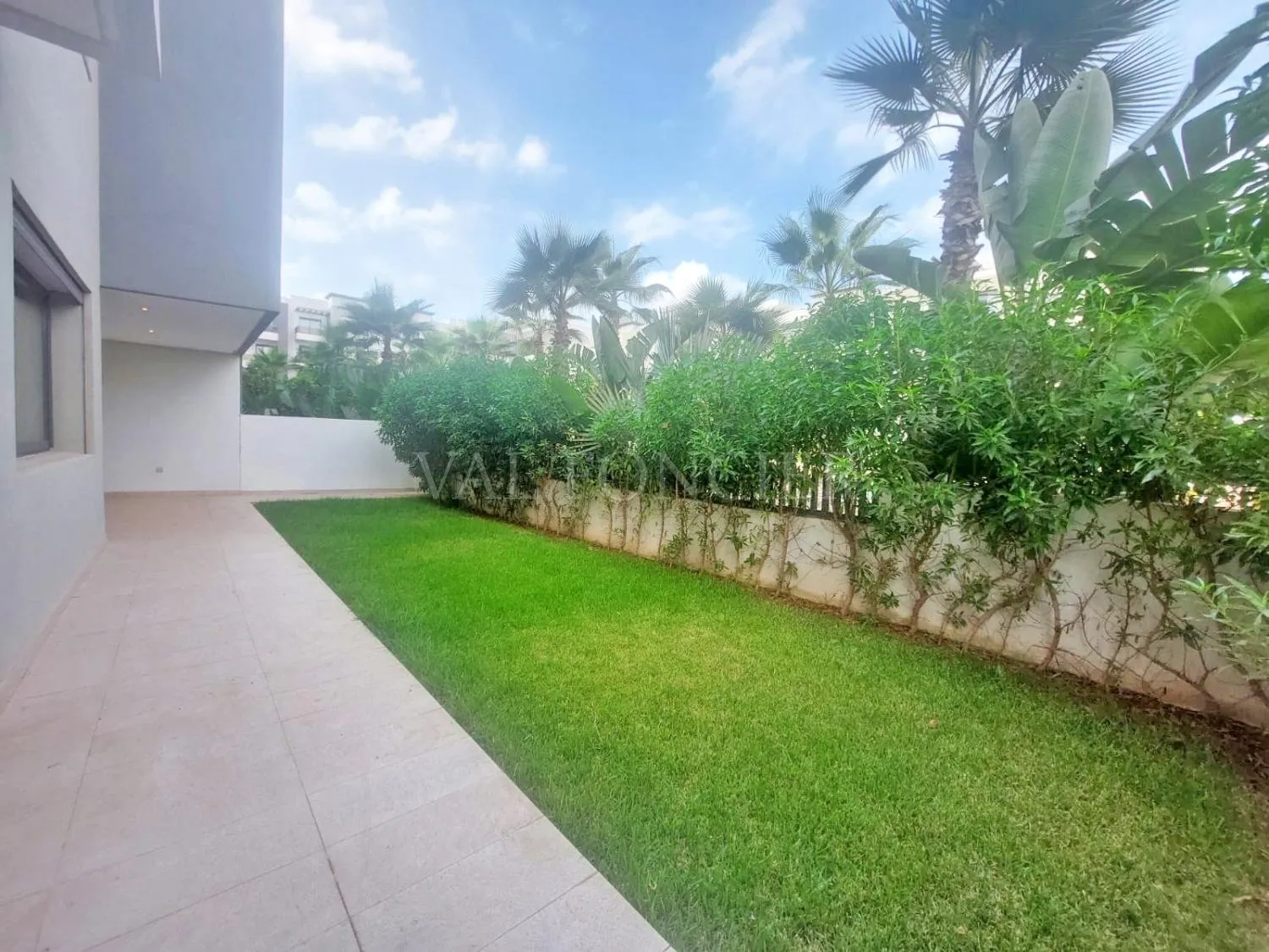 Location magnifique Rez de jardin 4chambres à Bouskoura ville verte - الدار البيضاء (2)