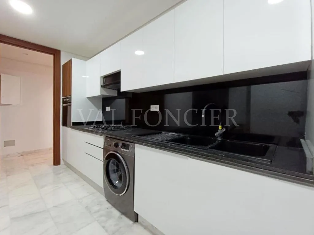 Location Magnifique appartement 2chambres meublé moderne avec terrasse Casablanca Finance City - الدار البيضاء (4)