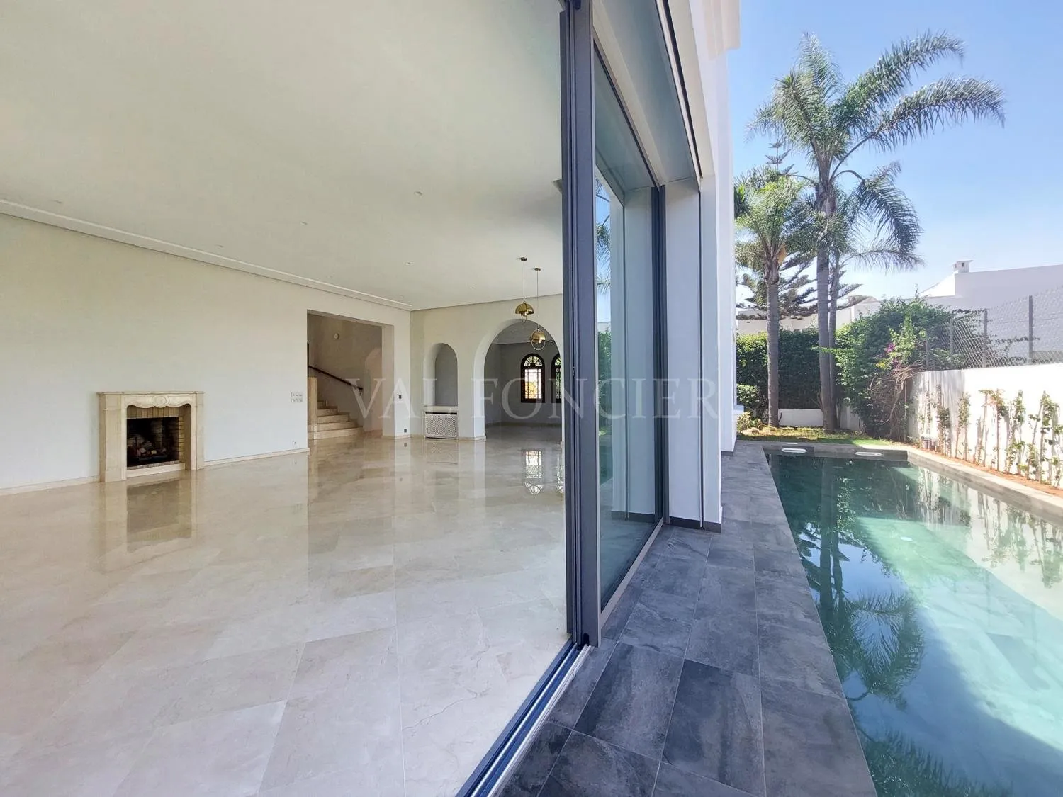 Location magnifique villa rénovée moderne à Ain Diab, Casablanca - الدار البيضاء