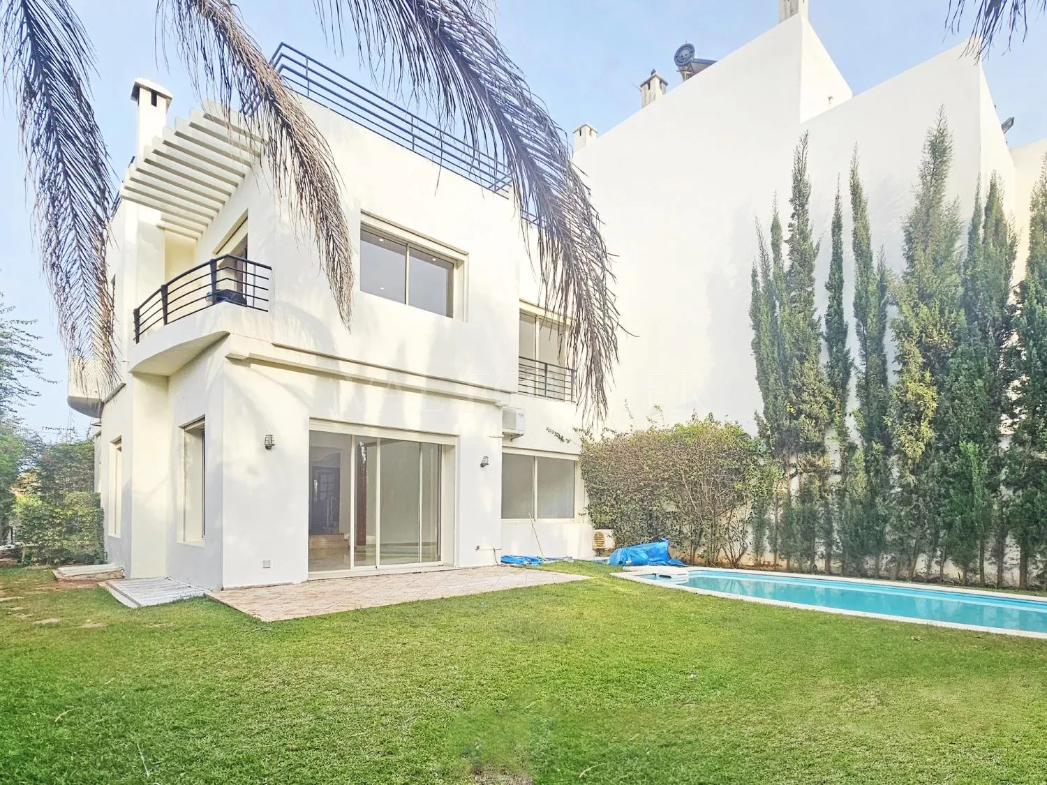 Location très belle villa 4chambres avec piscine sur les hauteurs de Ain Diab, Casablanca - الدار البيضاء