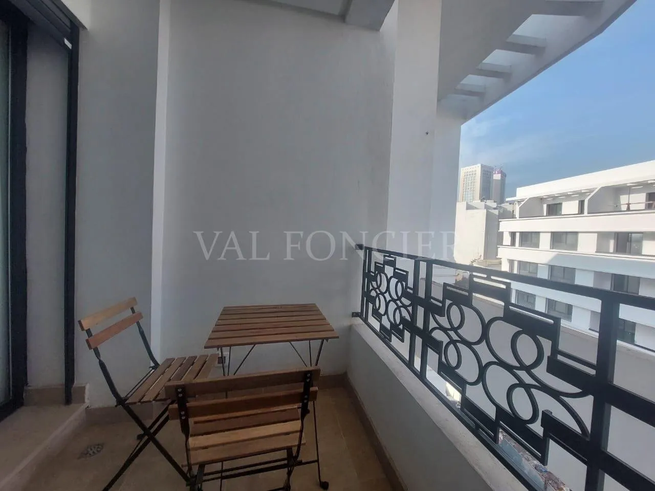Location studio meublé moderne avec terrasse – Quartier Gauthier, Casablanca - الدار البيضاء (2)