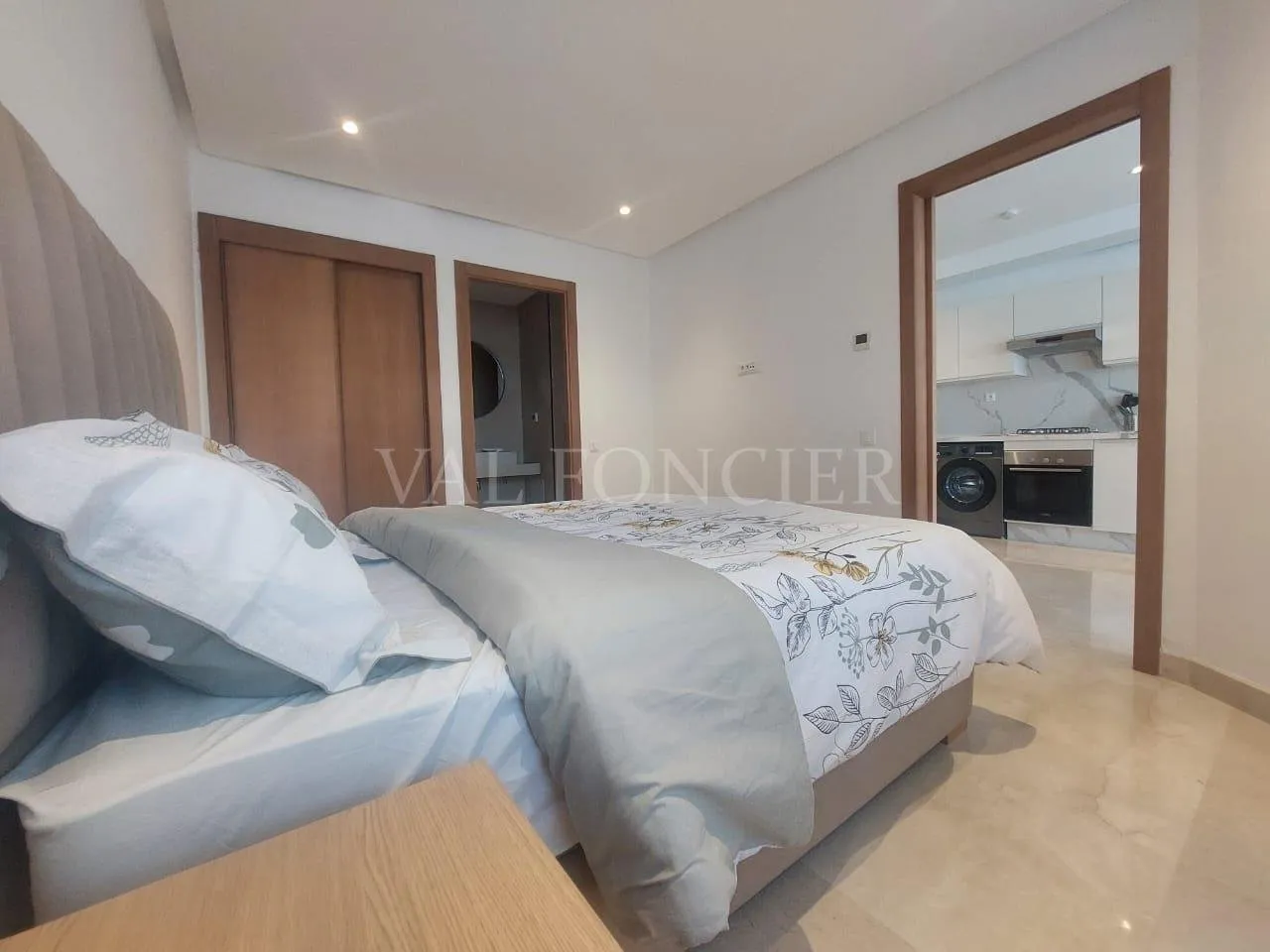 Location studio meublé moderne avec terrasse – Quartier Gauthier, Casablanca - الدار البيضاء (4)