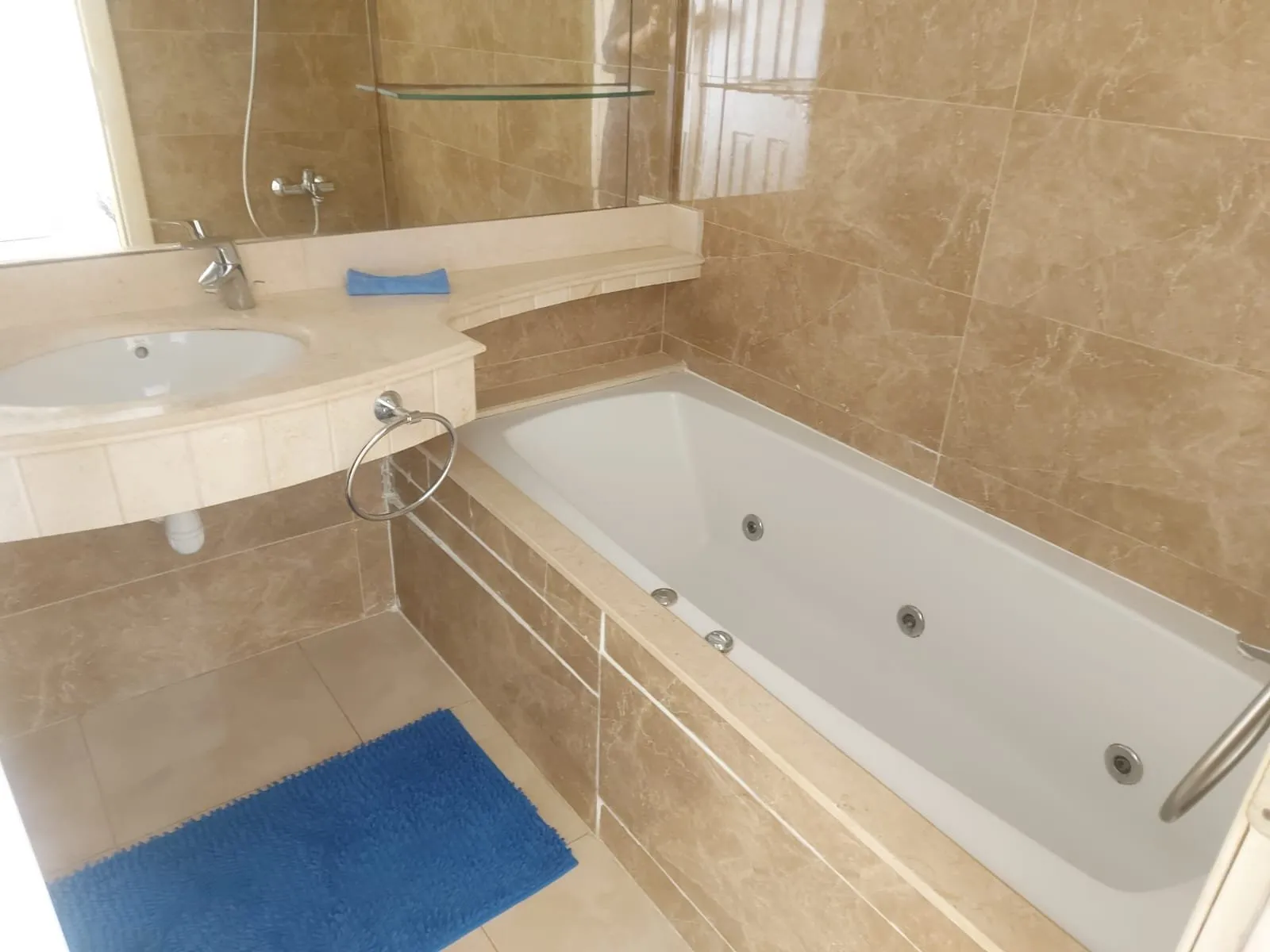 APPARTEMENT MEUBLE A LOUER A GAUTHIER - الدار البيضاء (2)