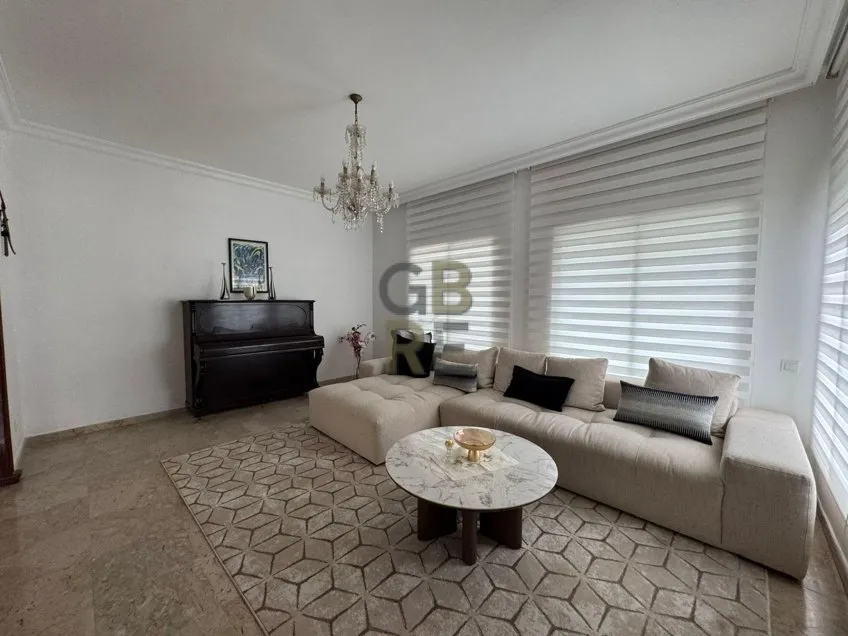 Villa de Prestige avec Piscine en location à Souissi - الرباط