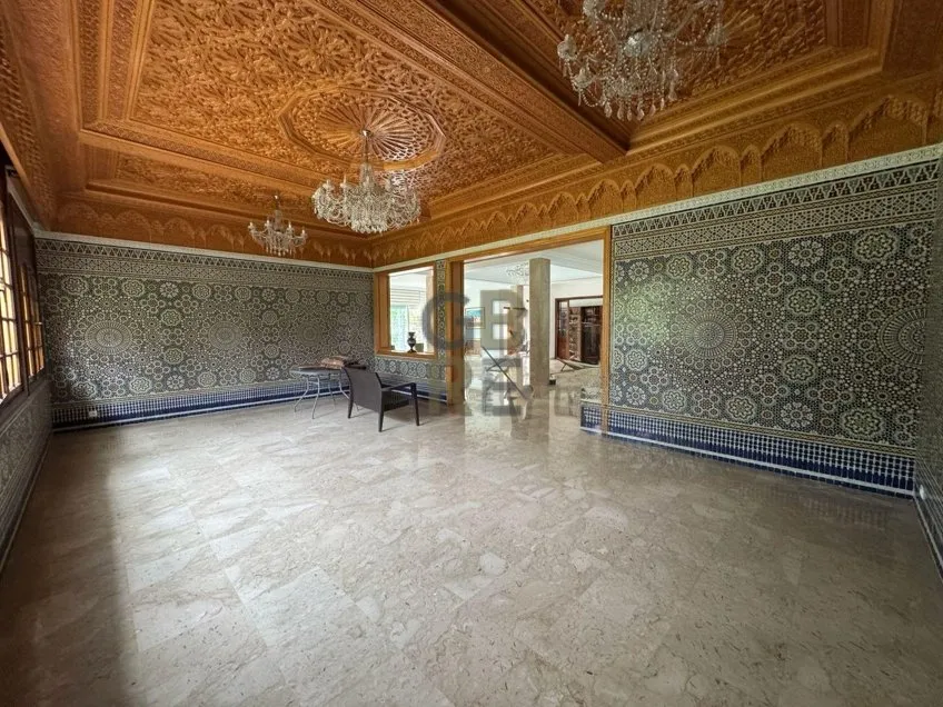 Villa de Prestige avec Piscine en location à Souissi - الرباط (2)