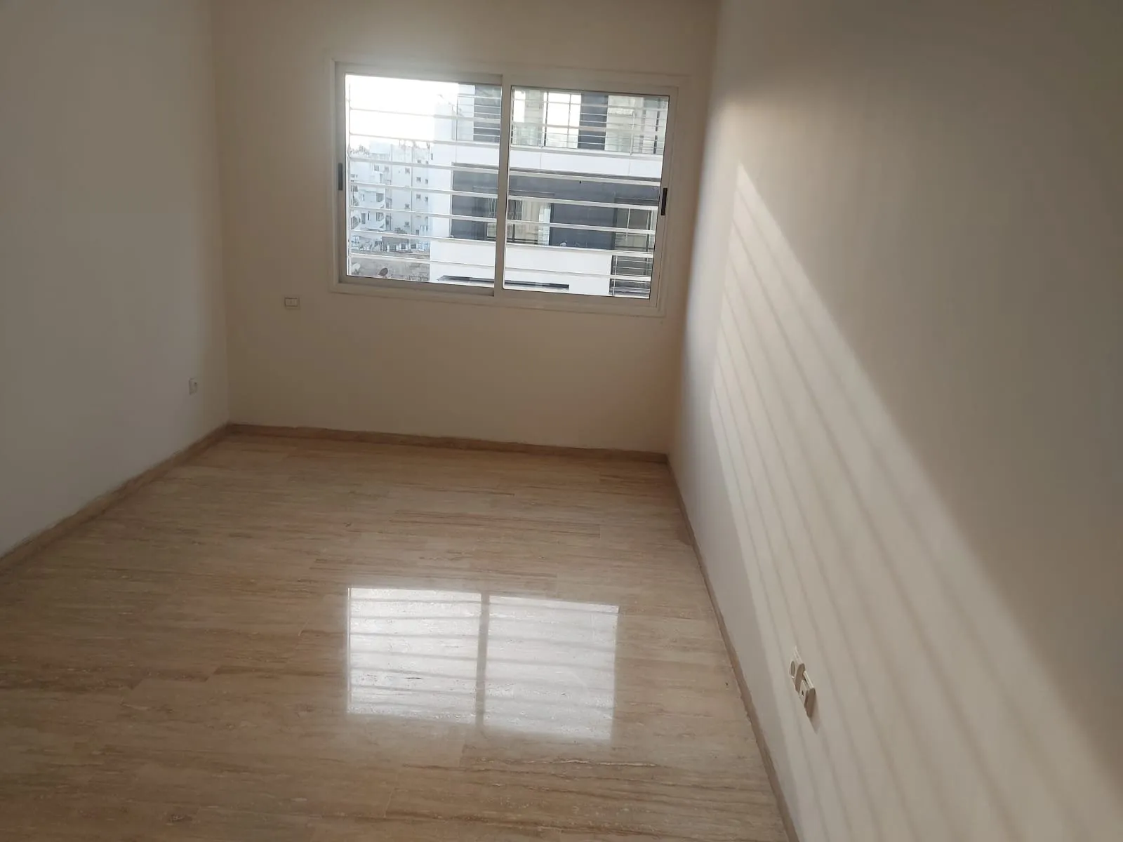 APPARTEMENT A LOUER VIDE A GAUTHIER - الدار البيضاء (4)