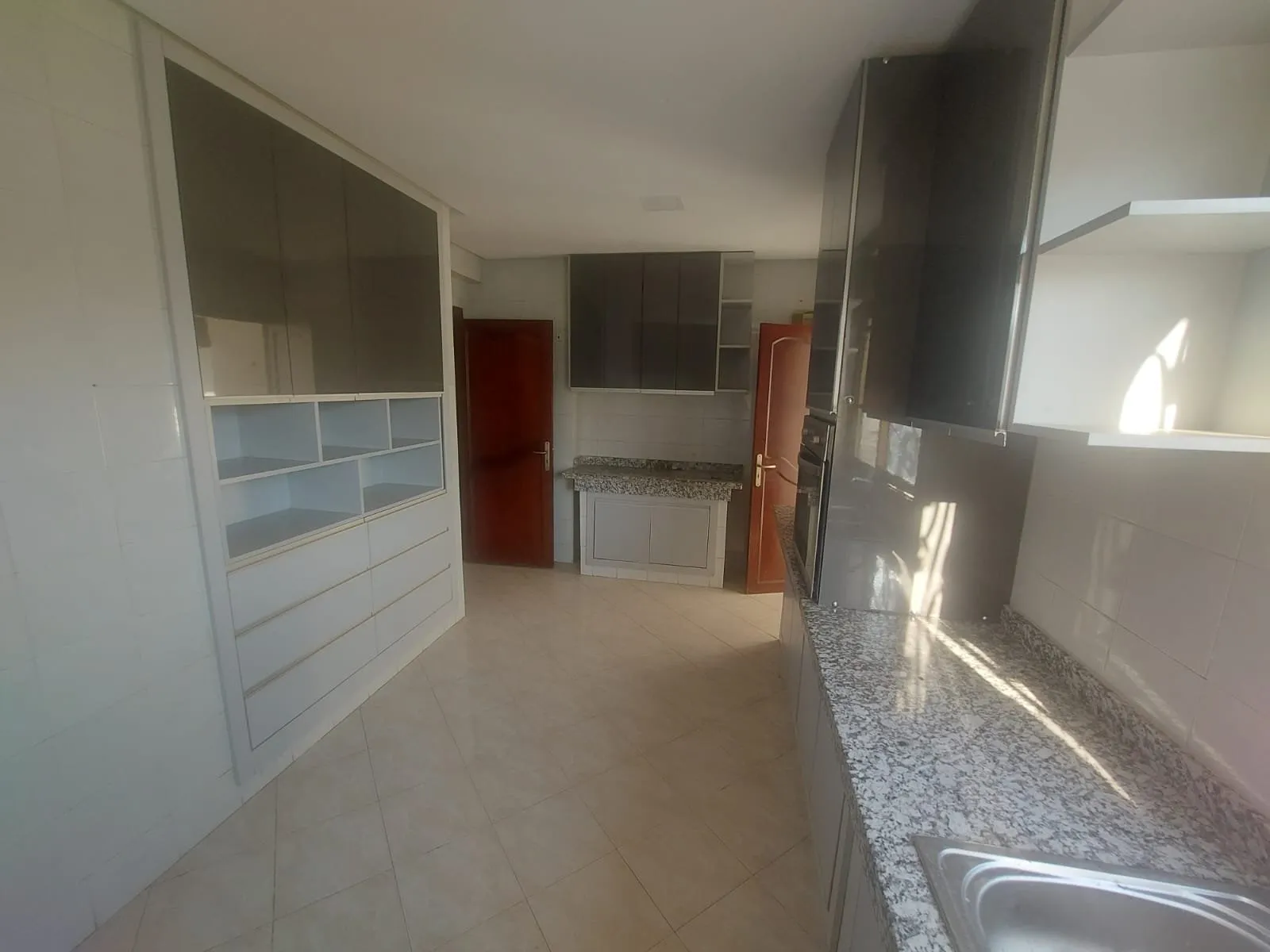 APPARTEMENT VIDE A LOUER A RACINE - الدار البيضاء (3)