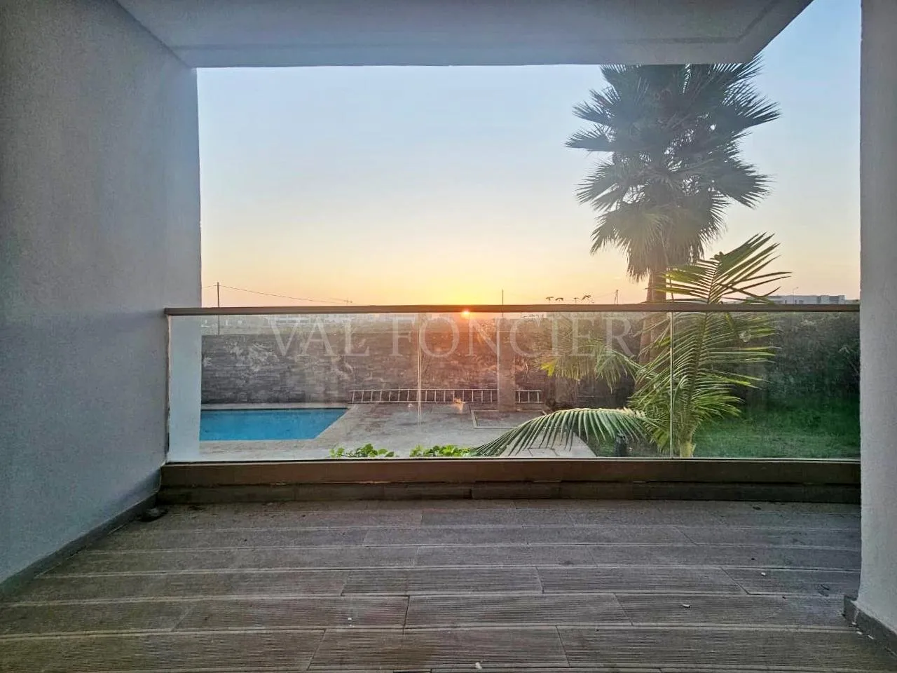 Appartement de standing avec belle terrasse à louer près du Morocco Mall - الدار البيضاء (3)