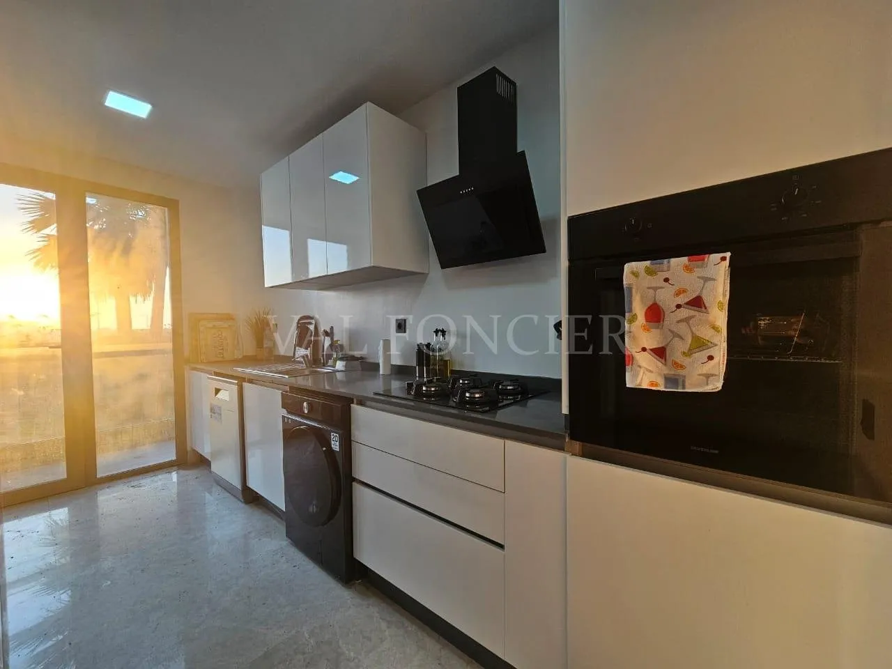Appartement de standing avec belle terrasse à louer près du Morocco Mall - الدار البيضاء (4)