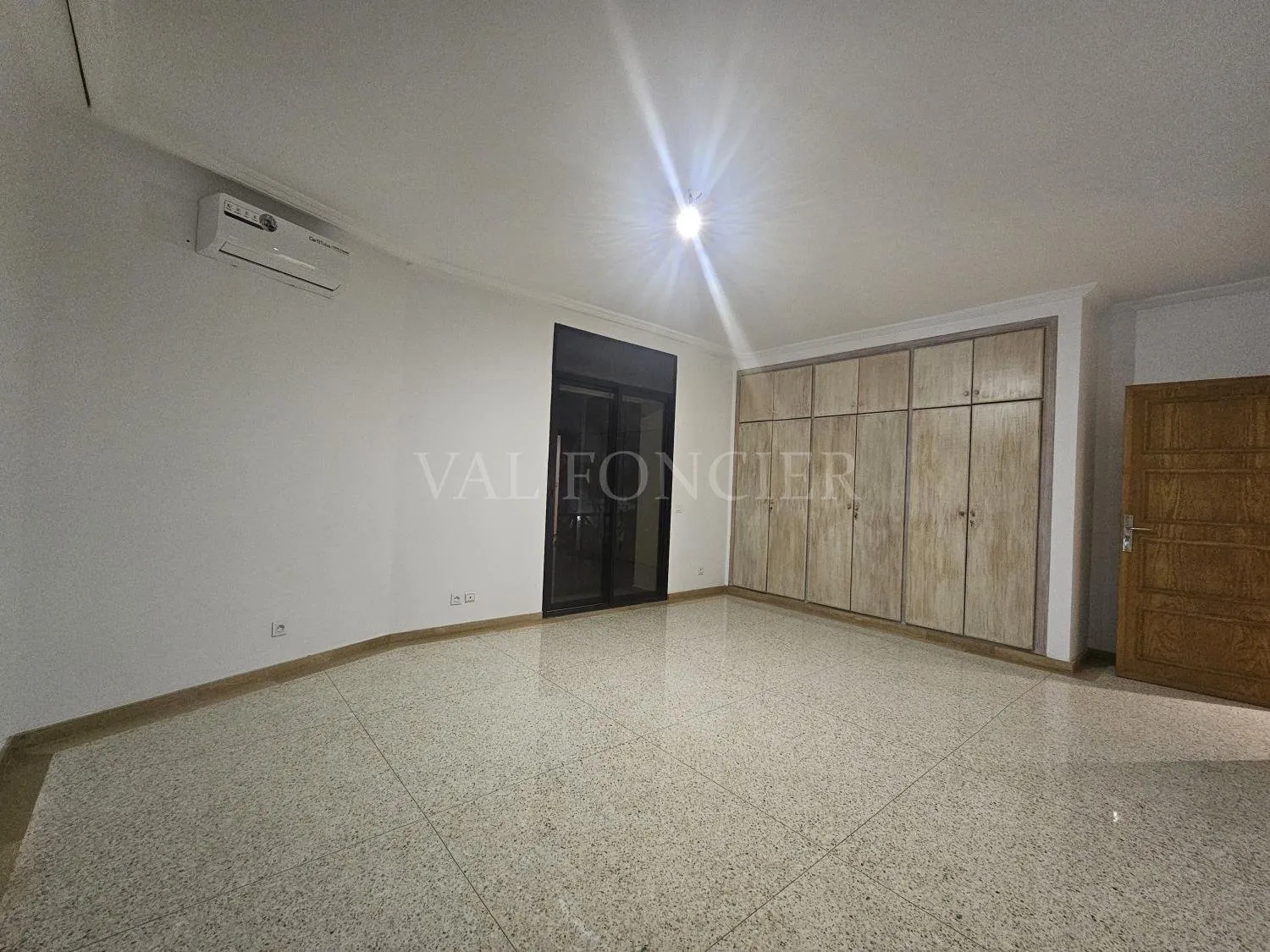 Location Appartement 200m2 3chambres avec terrasse Ain diab, Casablanca - الدار البيضاء (3)