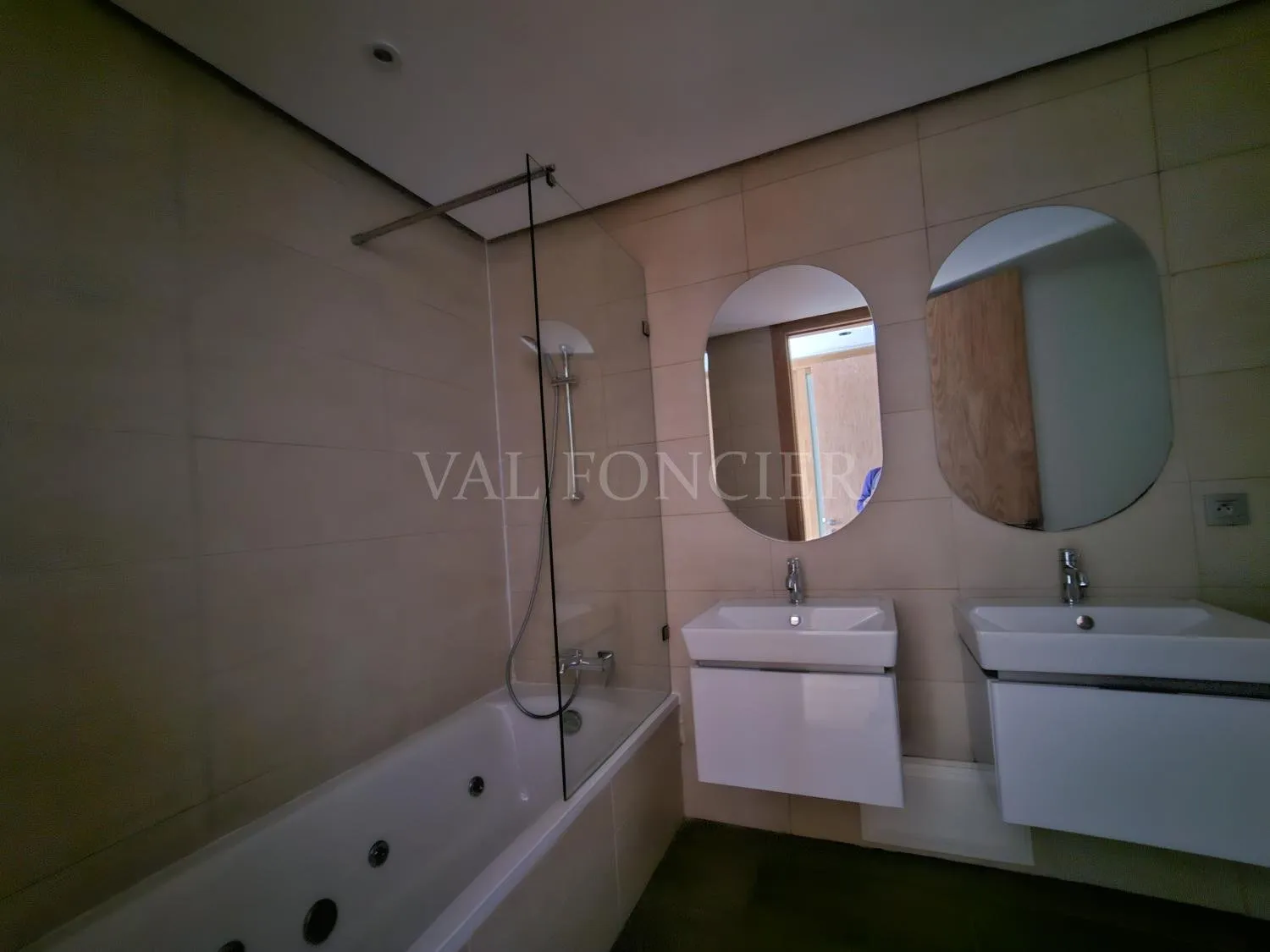 À louer : Appartement haut standing non meublé à Anfa Place, Ain Diab - الدار البيضاء (4)
