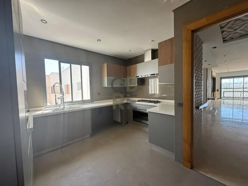 Très bel appartement sans vis-à-vis dans une résidence sécurisée en location à Hay Riad - الرباط (3)