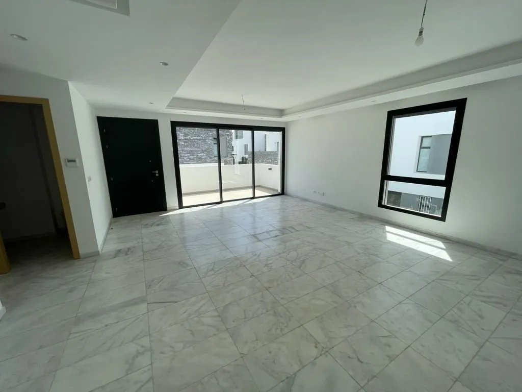 Duplex vide à louer à Bouskoura - الدار البيضاء