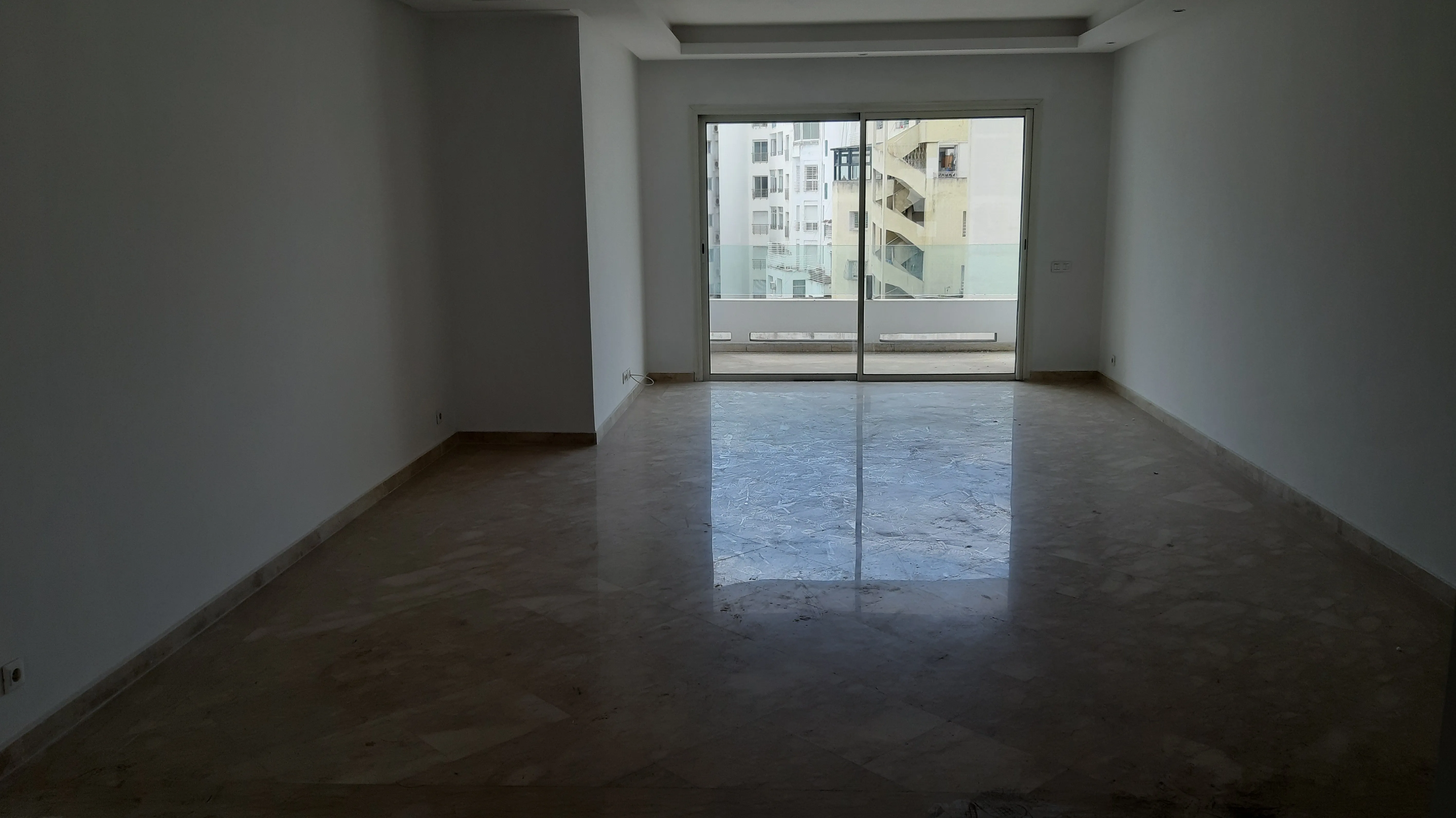 APPARTEMENT VIDE A LOUER A RACINE - الدار البيضاء (2)