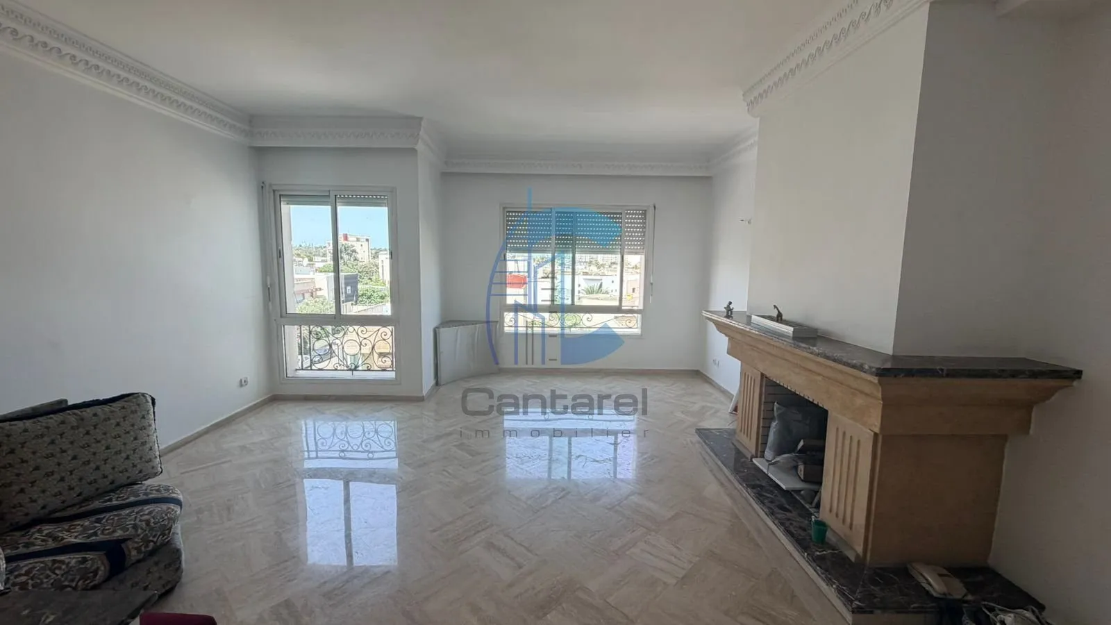 TRIANGLE D’OR – Superbe Appartement de 230 m² avec Terrasse, Cheminée et Sans Vis-à-Vis - الدار البيضاء