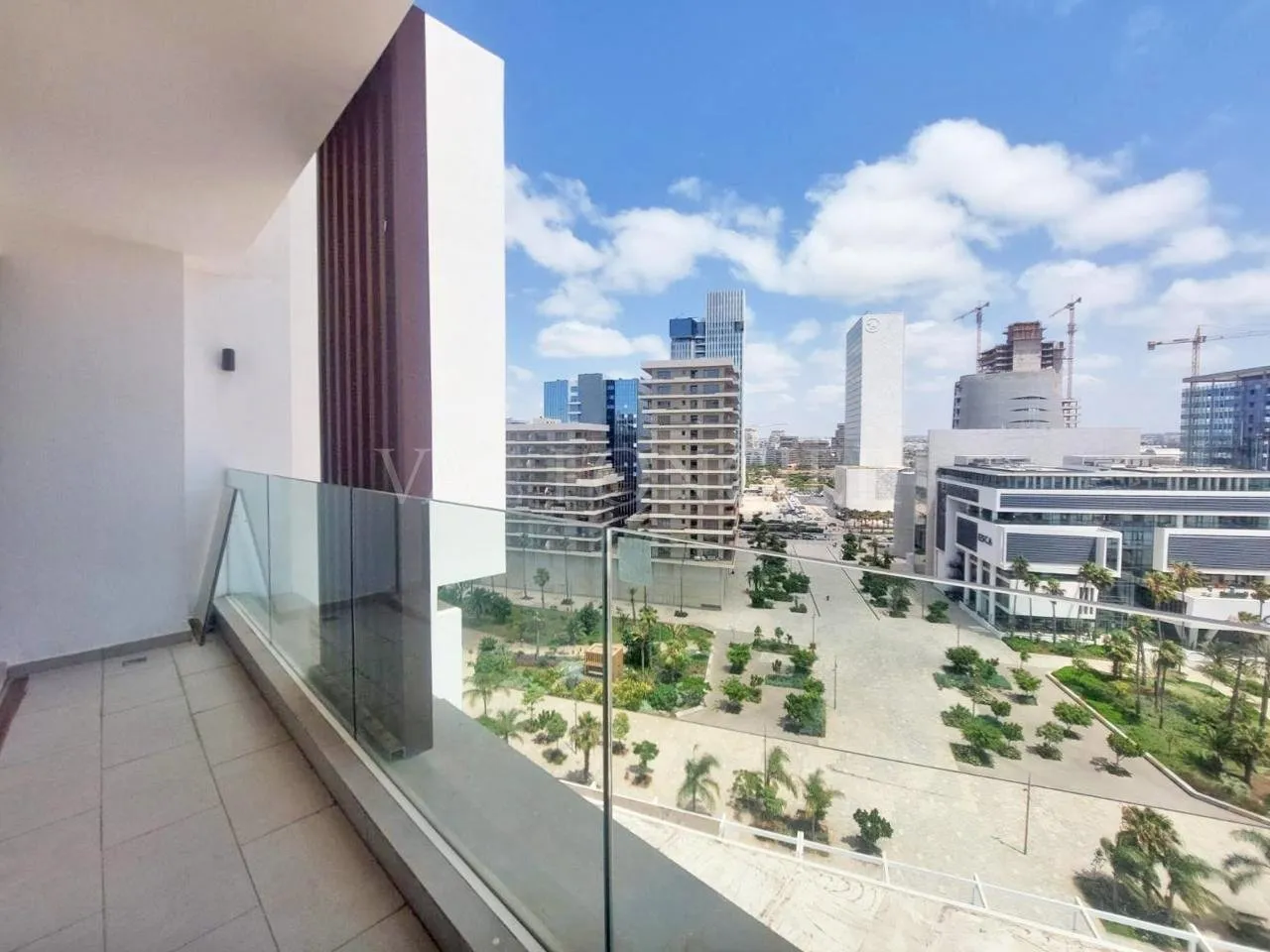 Location appartement avec terrasse meublé moderne à Casablanca Finance City - الدار البيضاء (3)