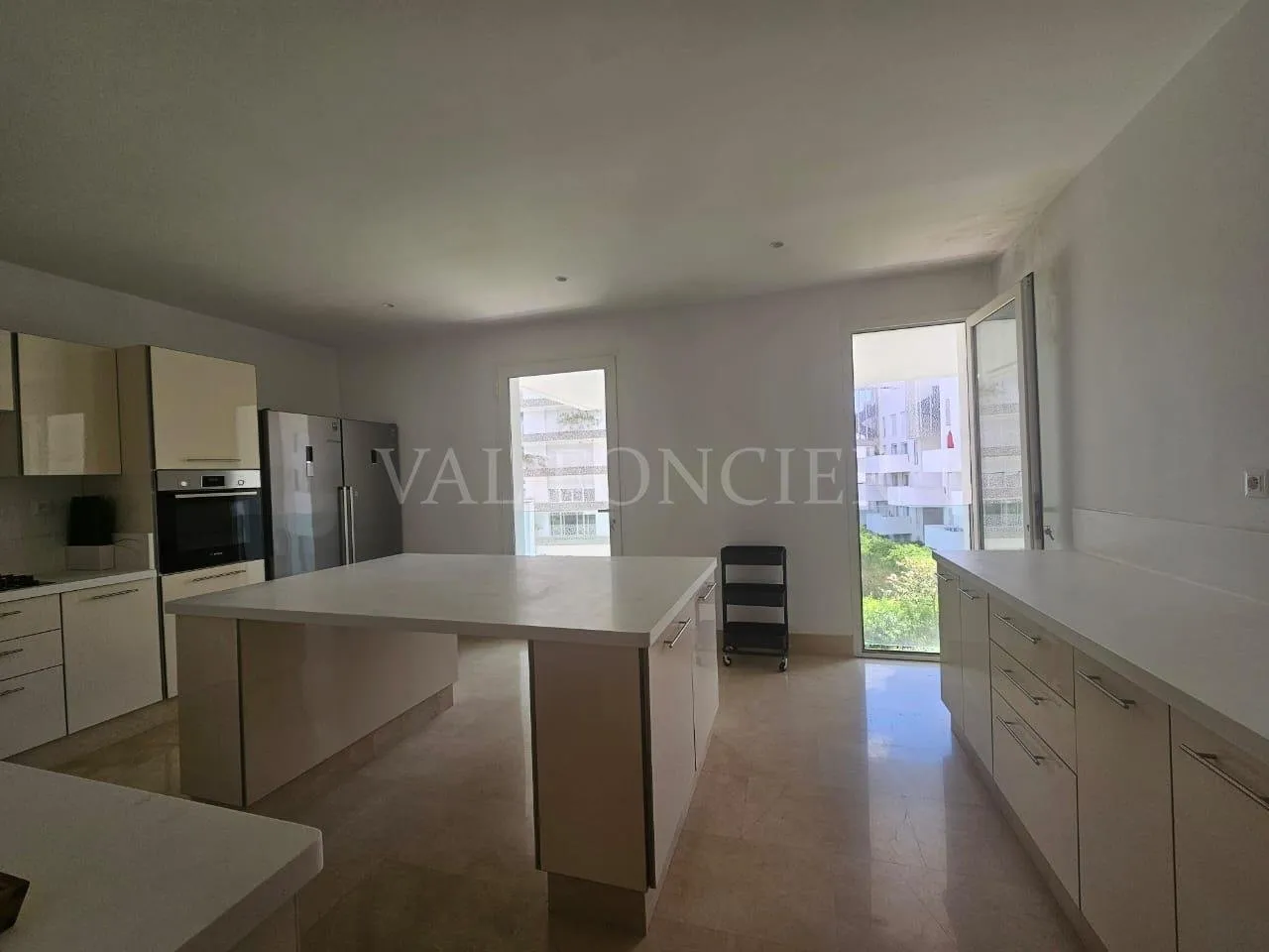 Location Appartement meublé 238m2 3chambres avec terrasses, Casa Finance City - الدار البيضاء (3)