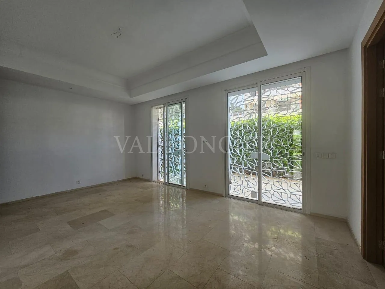 Location Rez-de-jardin 300m2 3chambres, Casa Finance City - الدار البيضاء (4)