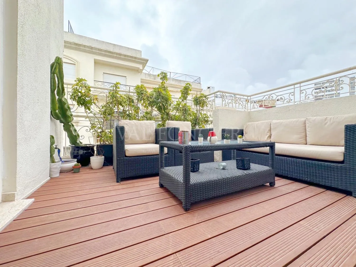 Location magnifique appartement meublé avec terrasse 190m2 à Racine, Casablanca - الدار البيضاء